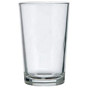 El vaso caña de cristal es ideal para servir café y otras bebidas en cafeterías y restaurantes.