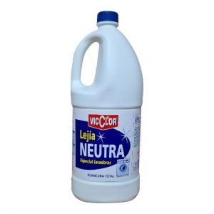 Lejia para ropa blanca en formato de 2 litros es un potente desinfectante y blanqueador.