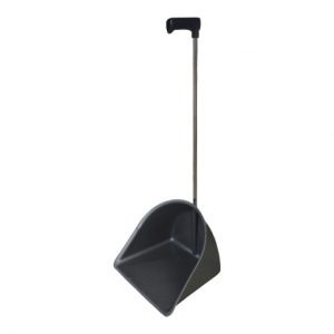 Recogedor con mango de acero XXL es un producto profesional de plástico reforzado y con mango ergonómico en acero.
