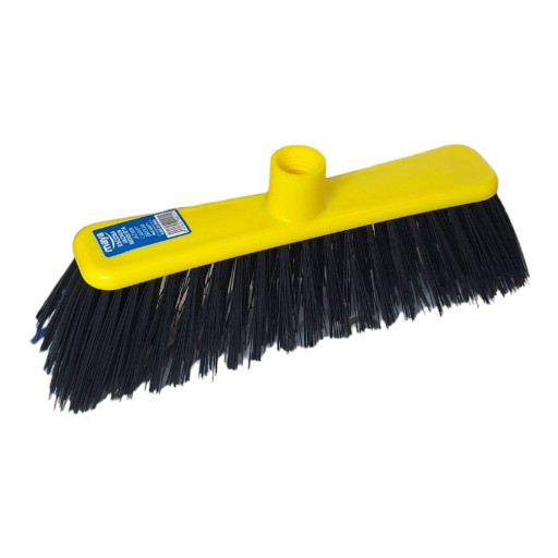 Cepillo de barrer con raíz dura, ideal para uso exterior y limpieza de moquetas.
