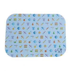 Tapa rectangular de 600 cc diseñada para cubrir envases de aluminio, proporcionando una protección segura y eficiente para alimentos.