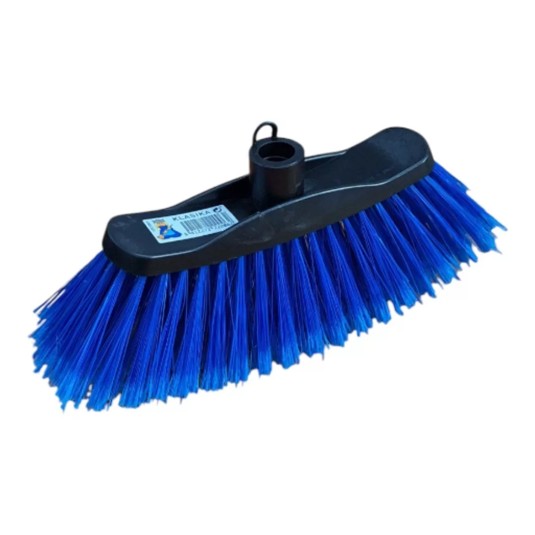 El cepillo de barrer profesional Klasica es una herramienta indispensable para cualquier hogar o espacio comercial. Diseñado con precisión y calidad, este cepillo garantiza una limpieza eficiente y fácil.