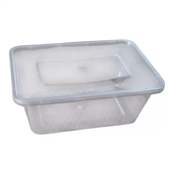 La tarrina rectangular con tapa de 1000 cc es un producto versátil y práctico, ideal para el almacenamiento y transporte de alimentos.