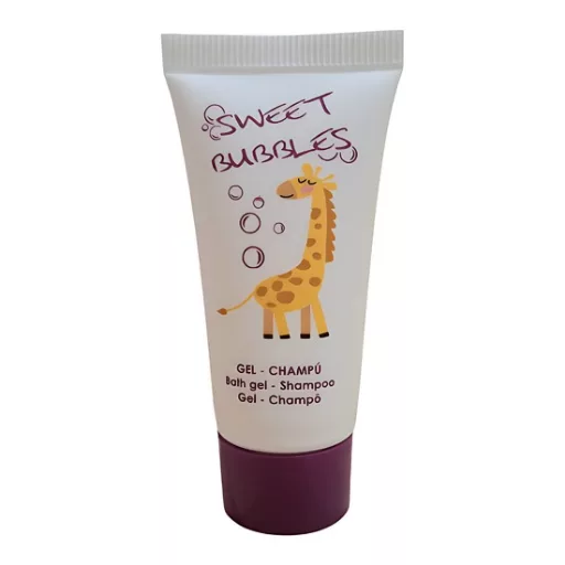 Champú y Gel Infantil con Aroma a Fresa
El champú más gel infantil con aroma a fresa es el complemento perfecto para los más pequeños durante su estancia en hoteles o apartamentos turísticos.