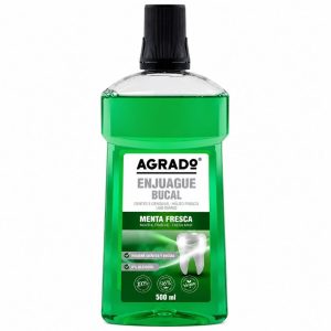Enjuague bucal de menta fresca es un producto esencial para mantener una higiene bucal óptima.