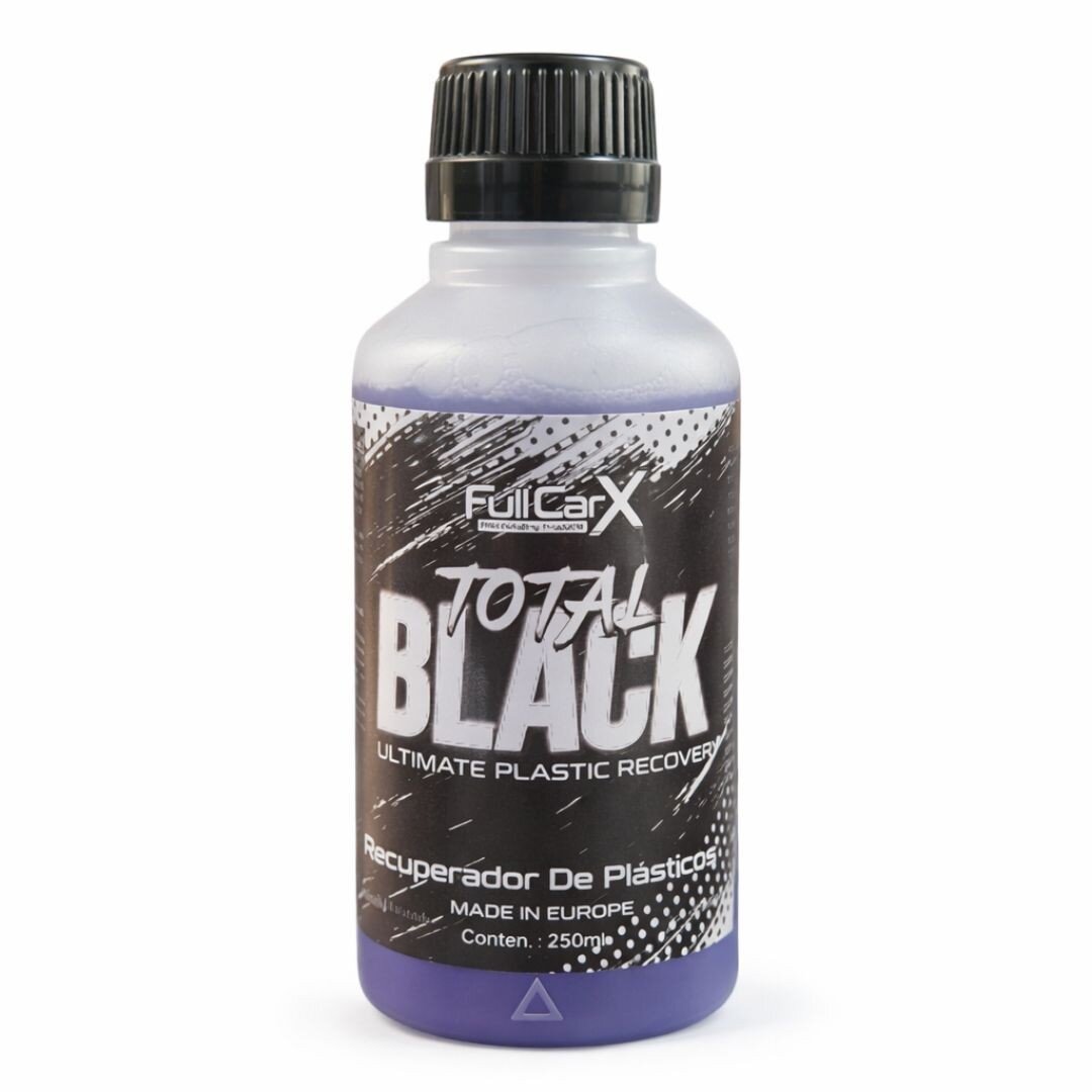 Recuperador de plásticos y neumáticos FullCarX 250 ml. Devuelve el negro intenso, protege del sol y la suciedad, con acabado duradero